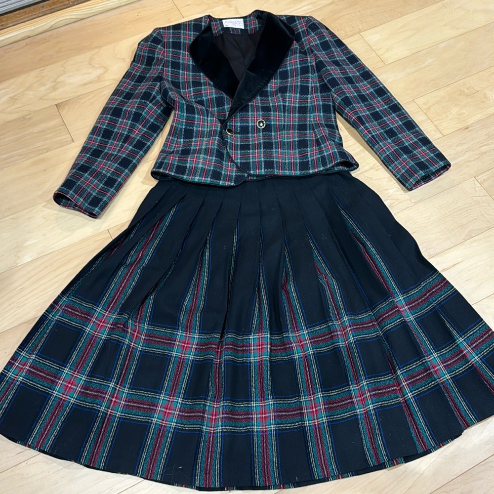 Pendleton VINTAGE wool skirt and jacket 2 pc suit plaid size 4/6